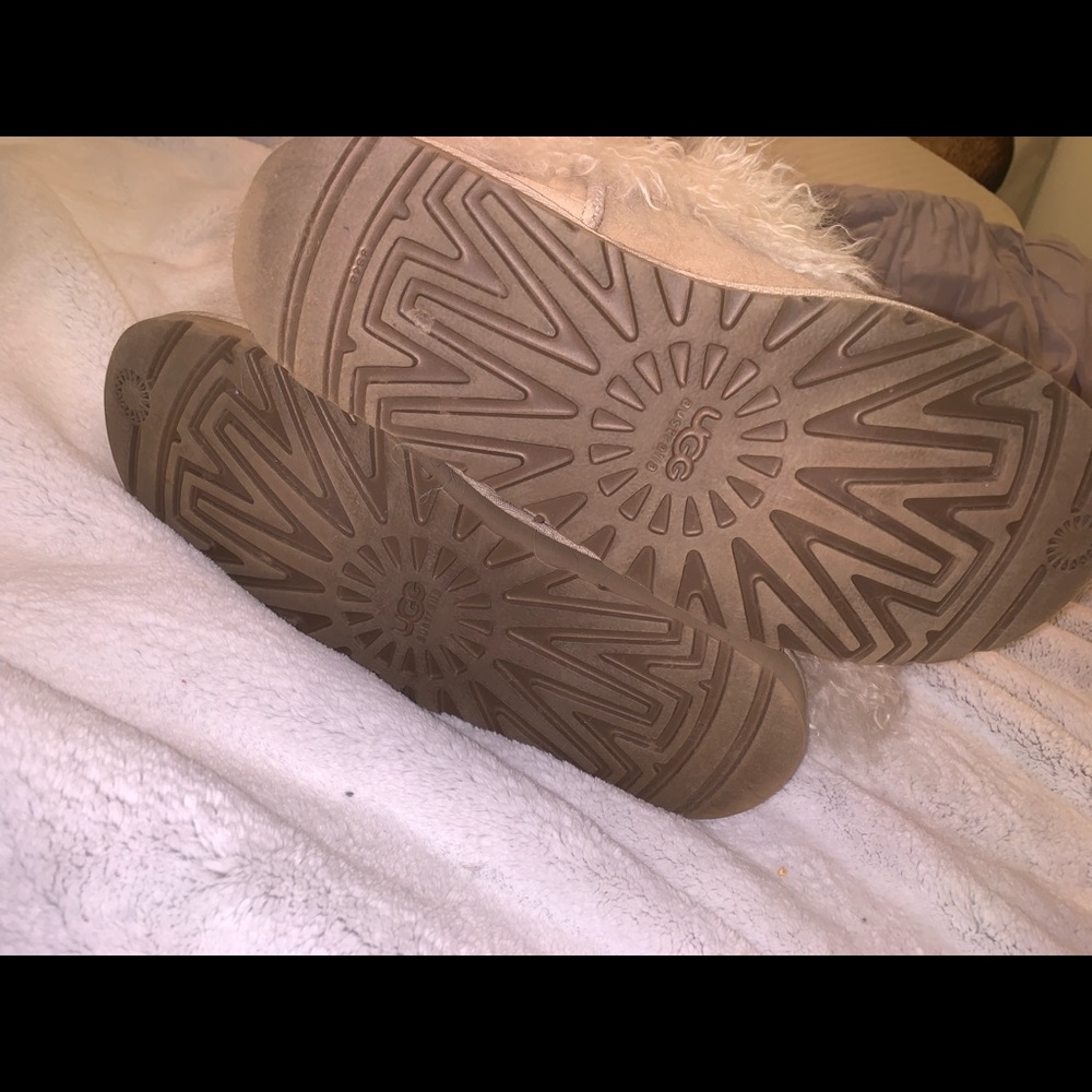 uggs worn 4 times.